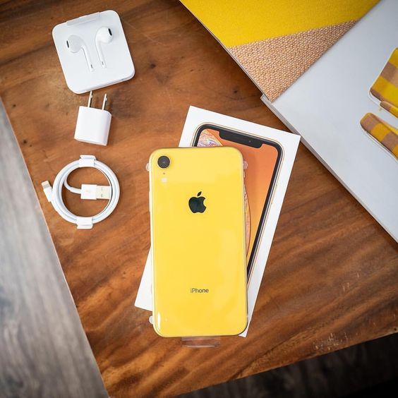 iPhone XR Amarelo 64 gb